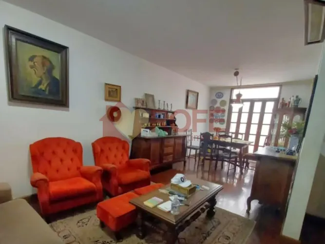 Casa de vila ampla e muito bem localizada no Itaim