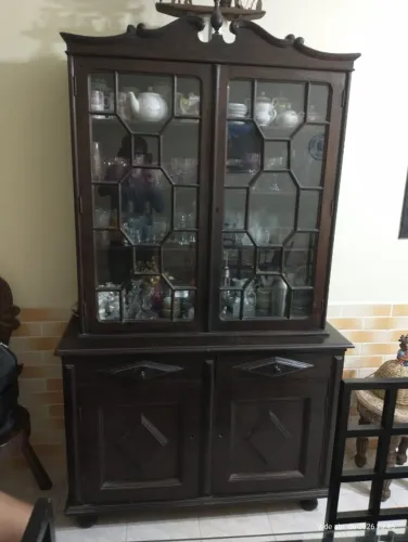 Cristaleira antiga decoração reliquia antiquario coleção