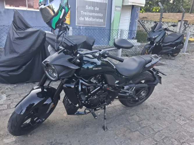 Moto custon 350s zontes vendida pela suzuki