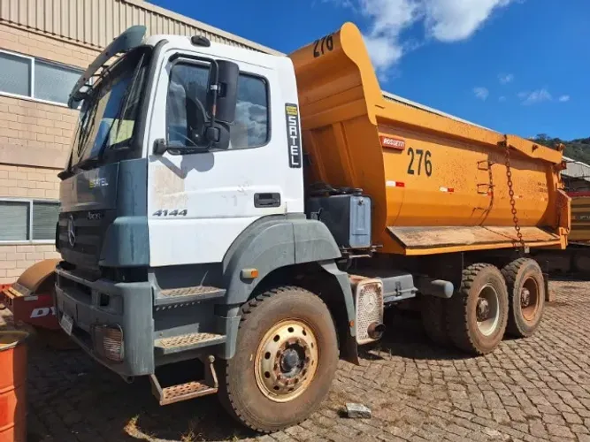 Caminhão Basculante MB Axor 4144 (6x4)