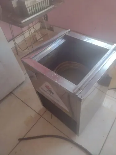 Máquina produtora de picolé 132 picolé por hora vendo vendo troco em algo do meu interesse