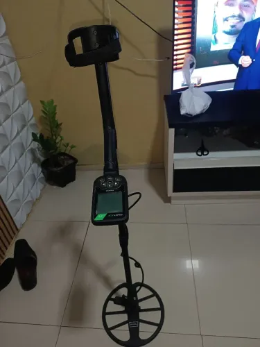 Detector de metal 2 mês de uso, venda rápida, pra vender logo 