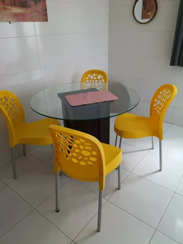 Mesa com 4 com 4 cadeiras 350