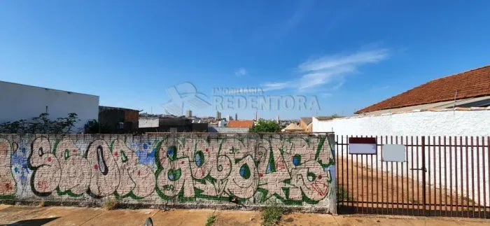 Boa Vista - Terreno com 968 m² de área total, tendo uma testada de 22 metros