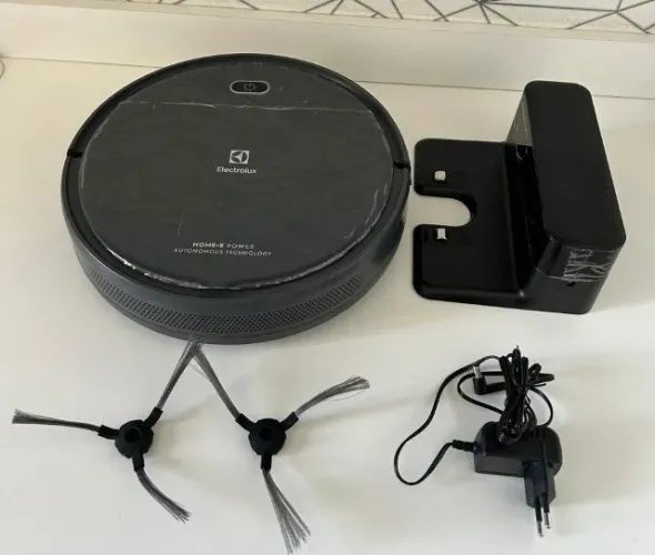 ROBÔ ASPIRADOR DE PÓ ERB30 ELECTROLUX 100/240V 40W
