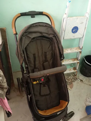 Carrinho de bebe com bebê conforto