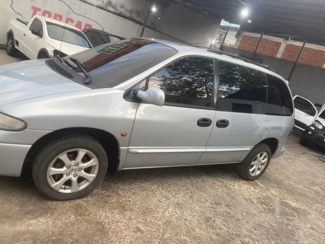 Chrysler Caravan SE 2.4/3.3 2000