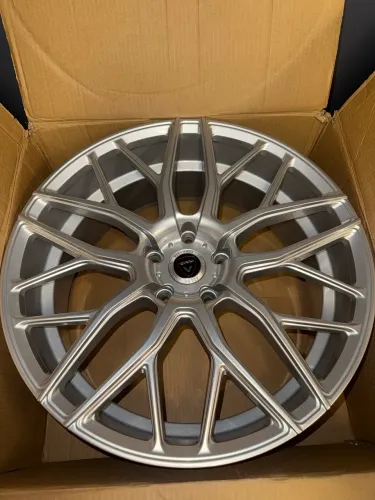 Vendo Jogo de Rodas Vittoria Wheels Lisboa - Aro 20 Prata 5x120 - BMW F30 / 320i