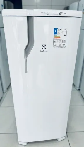 Refrigerador Electrolux RE31 degelo 240 litros-NOVA