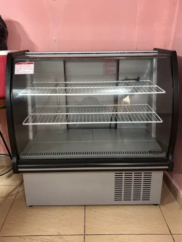 Balcão Expositor Refrigerado Conservex + 3 Banquetas