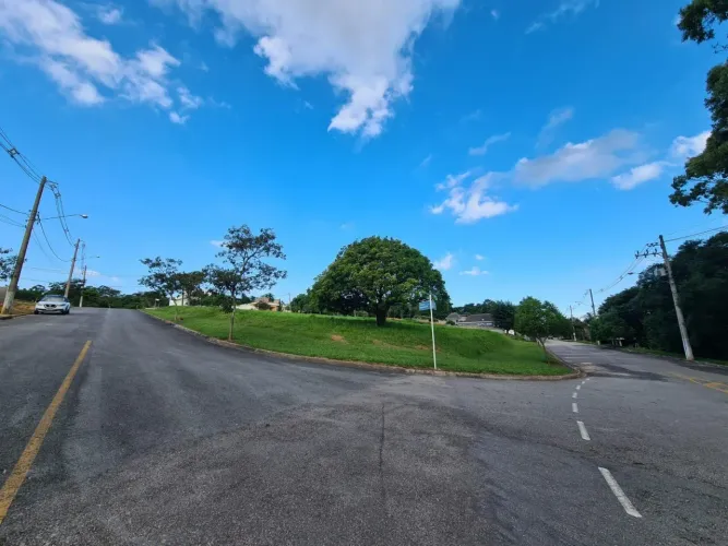 TERRENO A VENDA DE ESQUINA NO CONDOMÍNIO IBIRAPUERA ZONA OESTE EM SOROCABA-SP