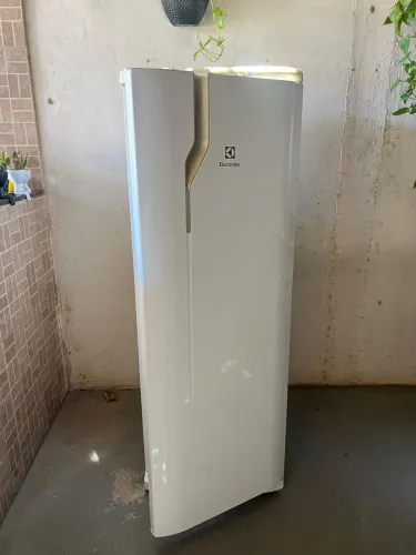 Geladeira Electrolux usada pequena
