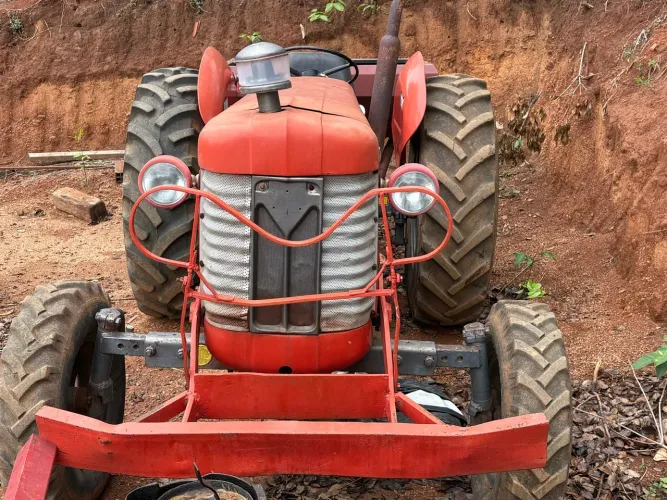Trator MF 65x Conservado