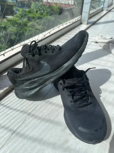 Tênis Nike Revolution 7