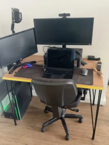 Mesa Tok&Stok estilo industrial, perfeita para home office