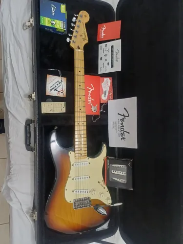 Guitarra fender strato México com caps fender custon shop 69