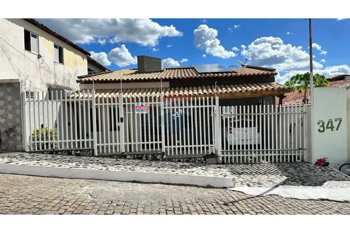 Sua Casa no Coração de Jequié: 3 Quartos + Piscina!