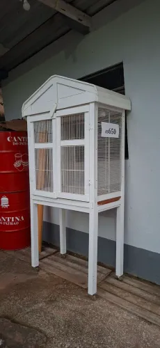 Gaiola grande para pássaros em madeira