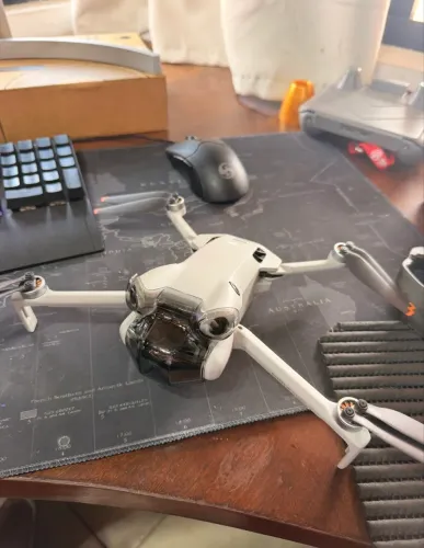 DJI Mini 4 Pro Fly More Combo Plus + Controle DJI RC com Tela