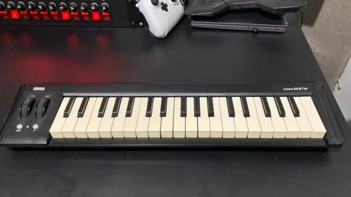 Teclado Controlador Midi Korg Microkey 2 de 37 teclas