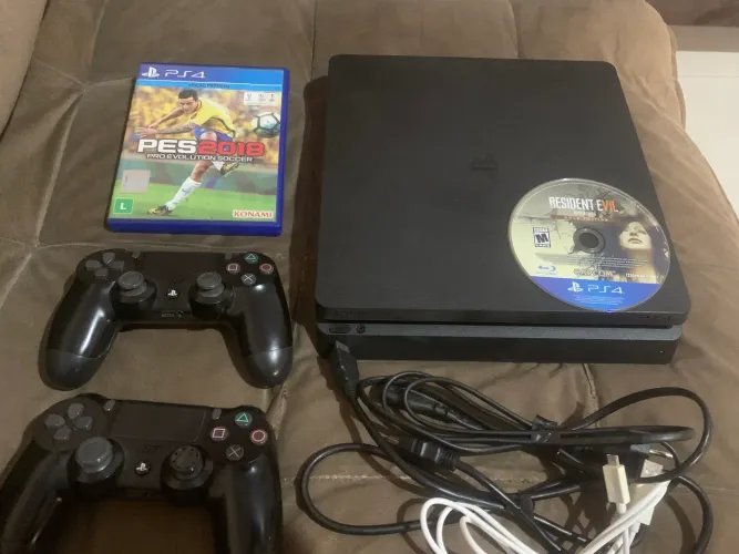 PS4 1 terá com 2 controles completo!!