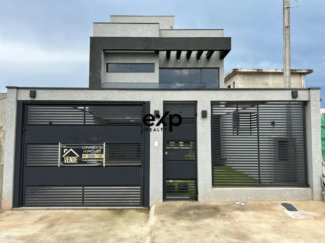 BELÍSSIMO TRIPLEX DE ALTO PADRÃO EM REGIÃO DE FORTE CRESCIMENTO