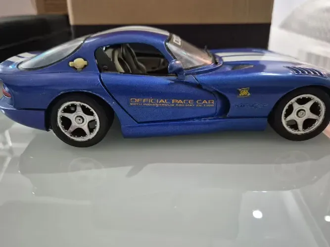 Miniatura Dodge Viper GTS Coupe Escala 1:18 Maisto