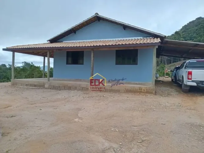 Sítio com 3 dormitórios à venda, 39000 m² por R$ 407.000,00 - Centro - Natividade da Serra