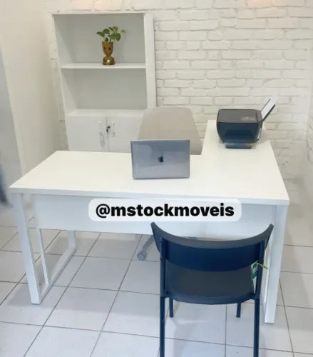 mesa estaçao de trabalho em L com gaveteiro na cor branca