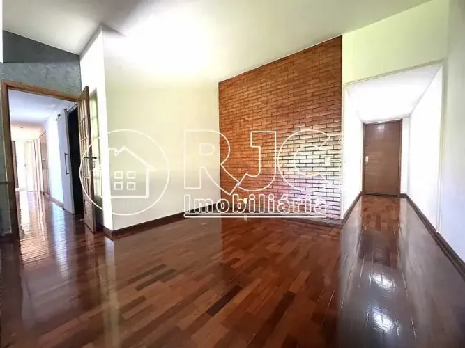 Imóvel para venda possui 120 metros 3 quartos com suíte e vaga em Tijuca