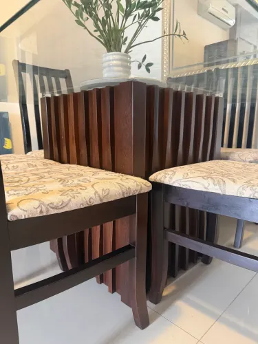 Mesa madeira maciça com 6 cadeiras