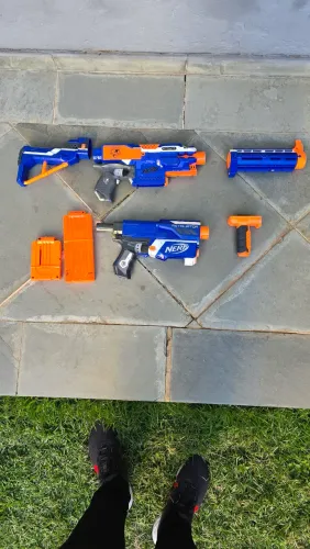 Lote Nerf Elite: Stryfe (Elétrica) + Retaliator + Acessórios Modulares + Dardos