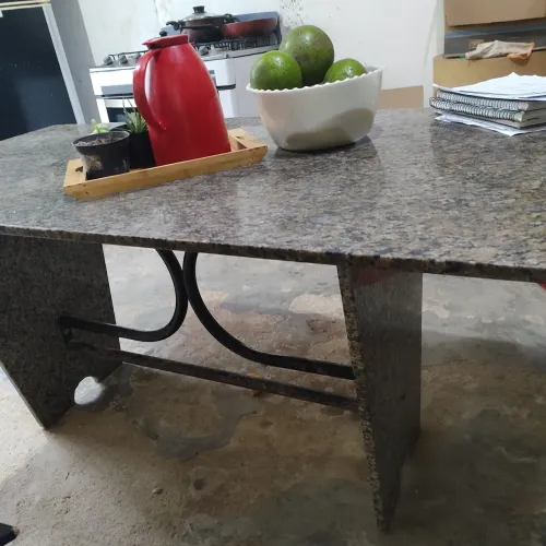Mesa mármore sem cadeiras
