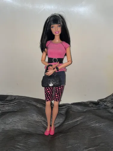 Boneca Barbie Raquelle fashion Fever mattel articulada 