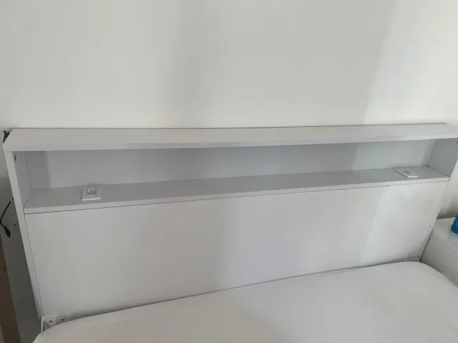 Cabeceira de cama de casal com 2 tomadas
