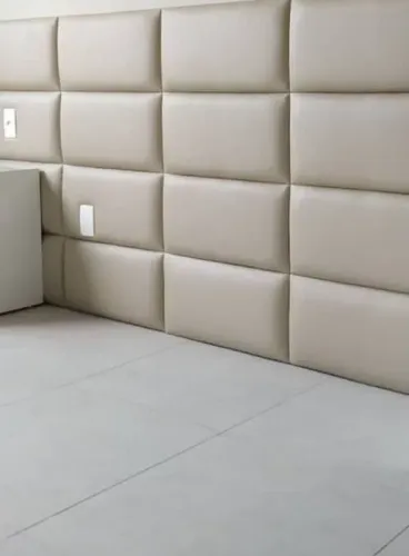 Vendo cabiceira na cor branco off pra cama de casal 