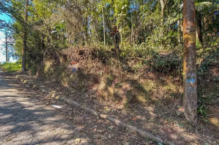 Terreno a venda com 375m² na Vila Aurora em Ribeirão Pires, SP