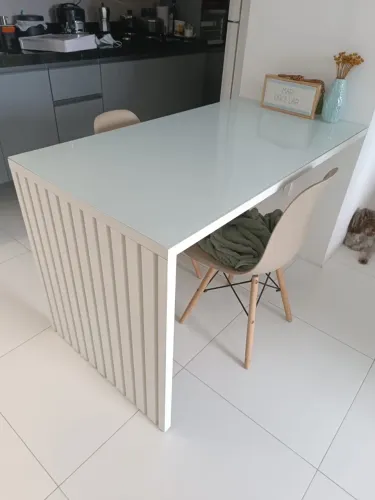 Mesa de jantar sem tampo - design moderno