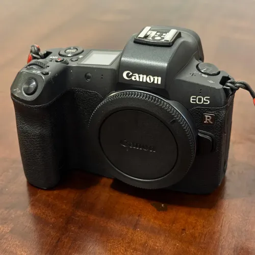Canon EOS R Mirrorless Full Frame Usado em Excelente Estado com 25K clicks