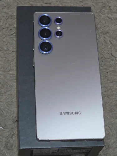 Samsung s25 ultra top de linha com relógio.