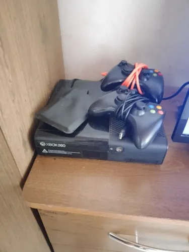Xbox 360 desbloqueado RGH + 72 jogos e 1 emulador de Nintendo
