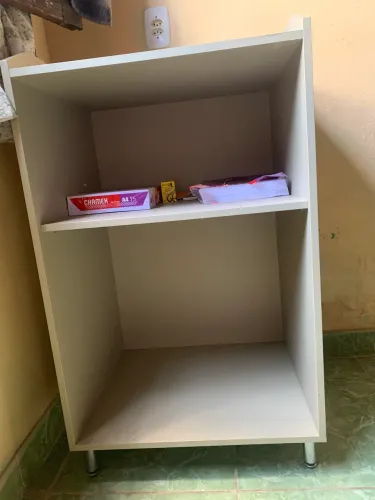 Vendo mesa com bancada e divisorias.