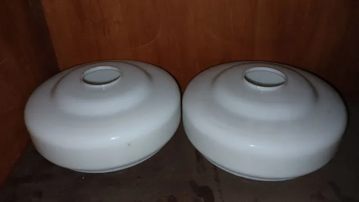 Cúpulas de vidro opalino vintage