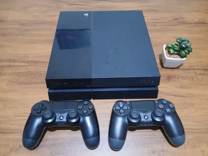 PS4 + 2 controles