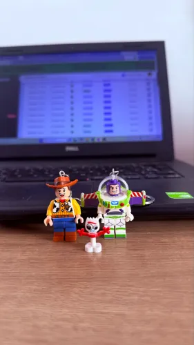 Chaveiro lego Toy Story Woody e Buzz Ligthyer