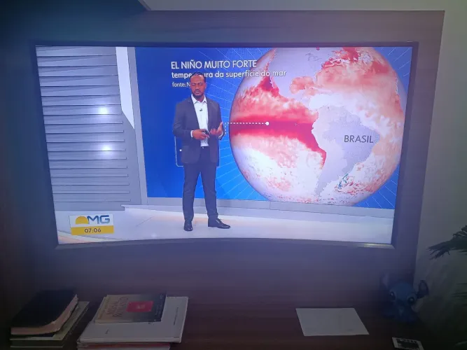 Smart TV Samsung LED Curva de 48 polegadas muito boa