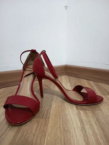 Sapatos e Sandálias (Pix) no precinho