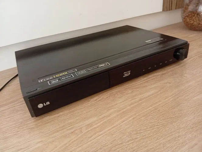 Dvd Blu Ray LG 3 D FREE HDMI ( parou de ligar ).