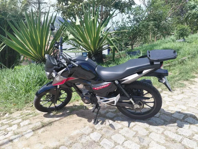 Vendo uma titan 160 abs. Direto com o proprietário. Não aceito intermediário. 3.800 km