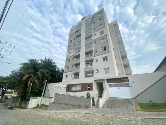Apartamento totalmente mobiliado e equipado localizado no Edifício Leuven, bairro Itoupava
